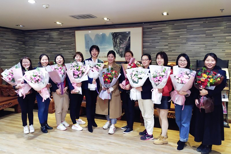 曬幸福｜開(kāi)元女神們的“surprise” 開(kāi)元礦業(yè)集團