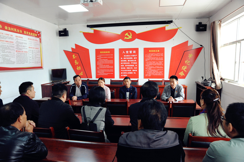 開(kāi)元礦業(yè)集團捐資助力龍石村村委會(huì )議室落成