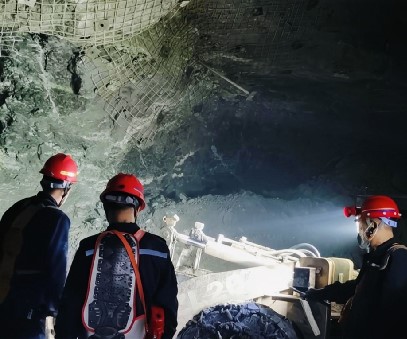 西溝鐵礦｜織密安全防護(hù)網(wǎng)，護(hù)航全年“零傷亡”